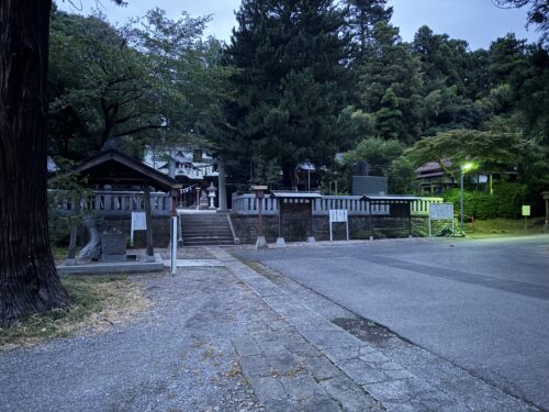 夜明け前の鳥居