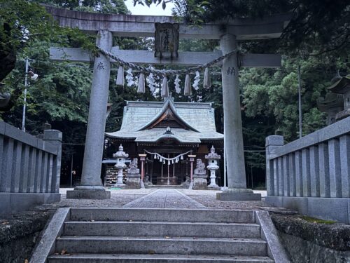 安房神社境内