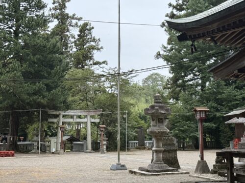 境内からの鳥居