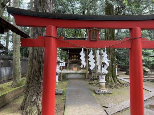 稲荷社への道