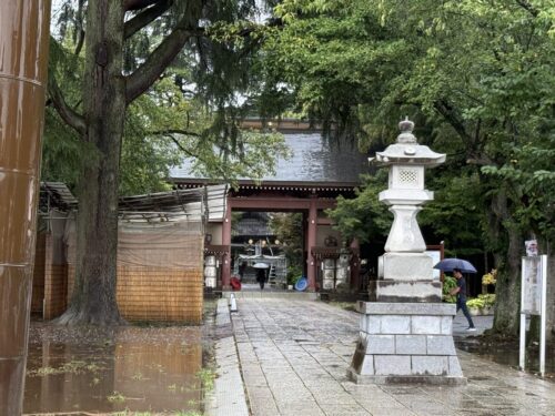 参道を振り返る