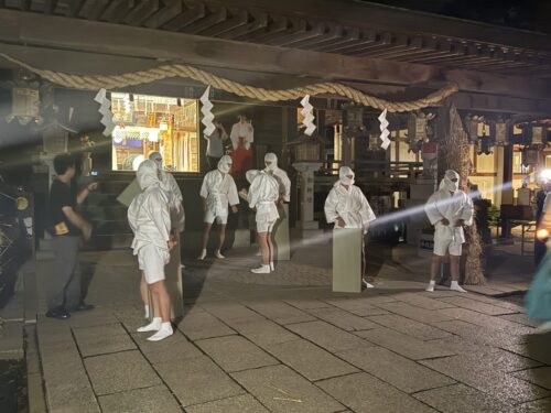 白装束の勇者たち