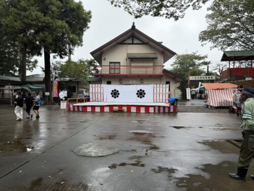 参集殿の外観