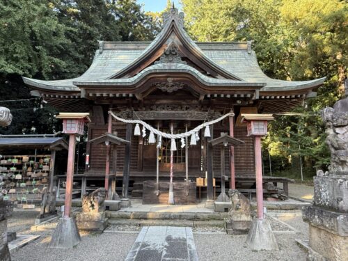 歴史を感じる拝殿