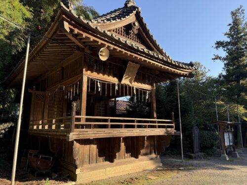 安房神社の神楽殿