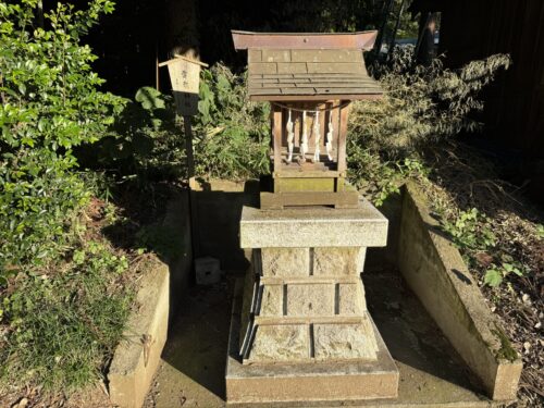 雷電神社の全景