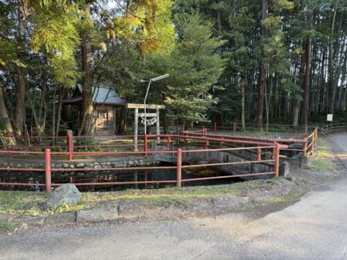 水神社へ続く道